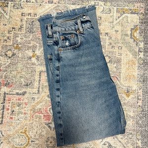 Zara Jean distressed by knee detail